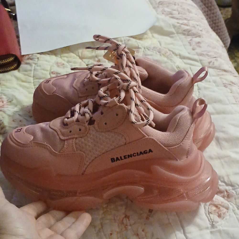 Balenciaga   - Picture 3 of 12